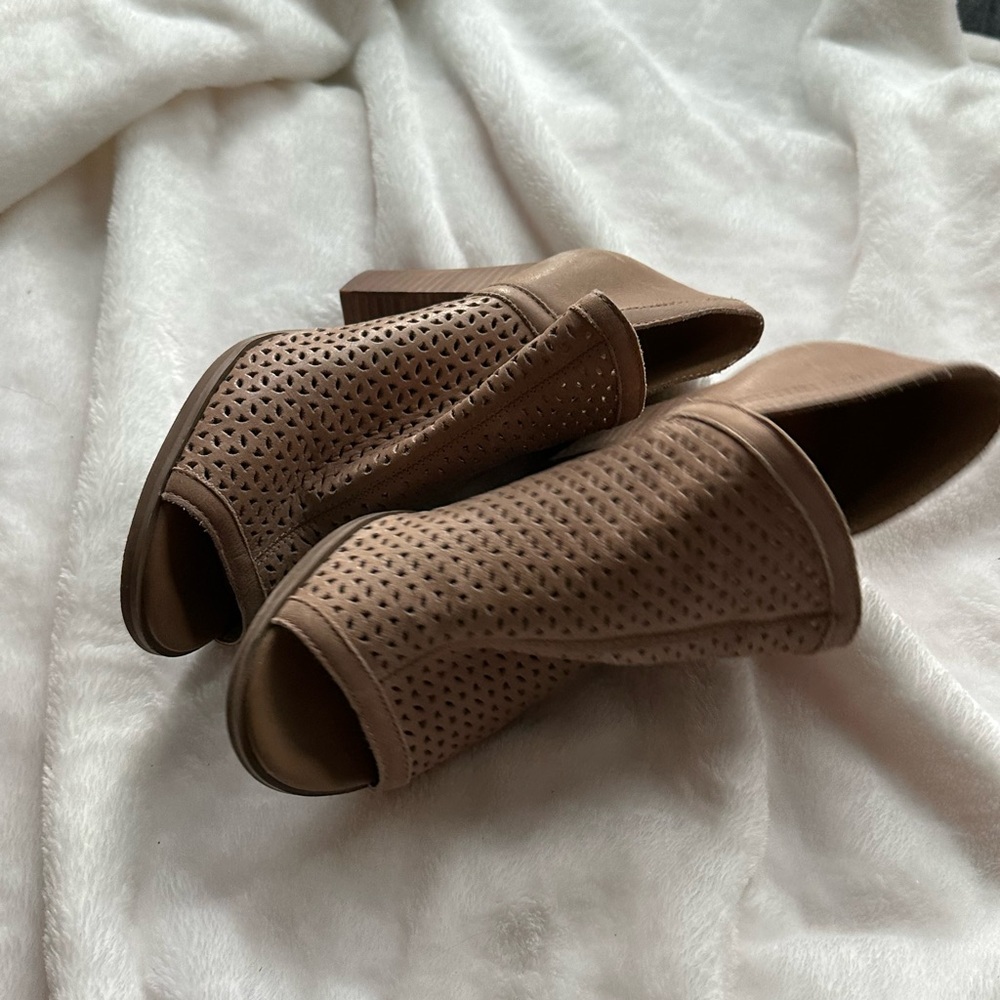 Lucky Brand Taupe Perforated Open-Toe Block Heel Mules